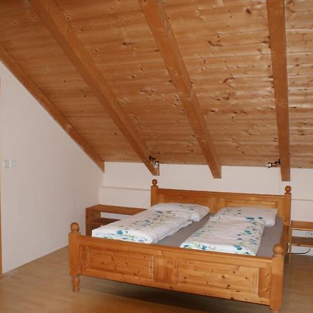 Rustikale Und Grosszuegige Ferienwohnung Kasperske Hory Luaran gambar