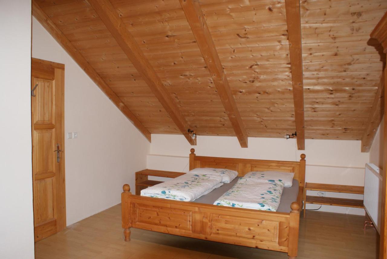 Rustikale Und Grosszuegige Ferienwohnung Kasperske Hory Luaran gambar